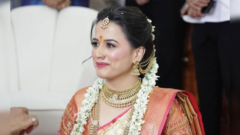 Prajakta Gaikwad: ठरलं! अभिनेत्री प्राजक्ता गायकवाड लग्नबेडीत अडकणार; पाहा खास फोटो Prajakta Gaikwad: ठरलं! अभिनेत्री प्राजक्ता गायकवाड लग्नबेडीत अडकणार; पाहा खास फोटो