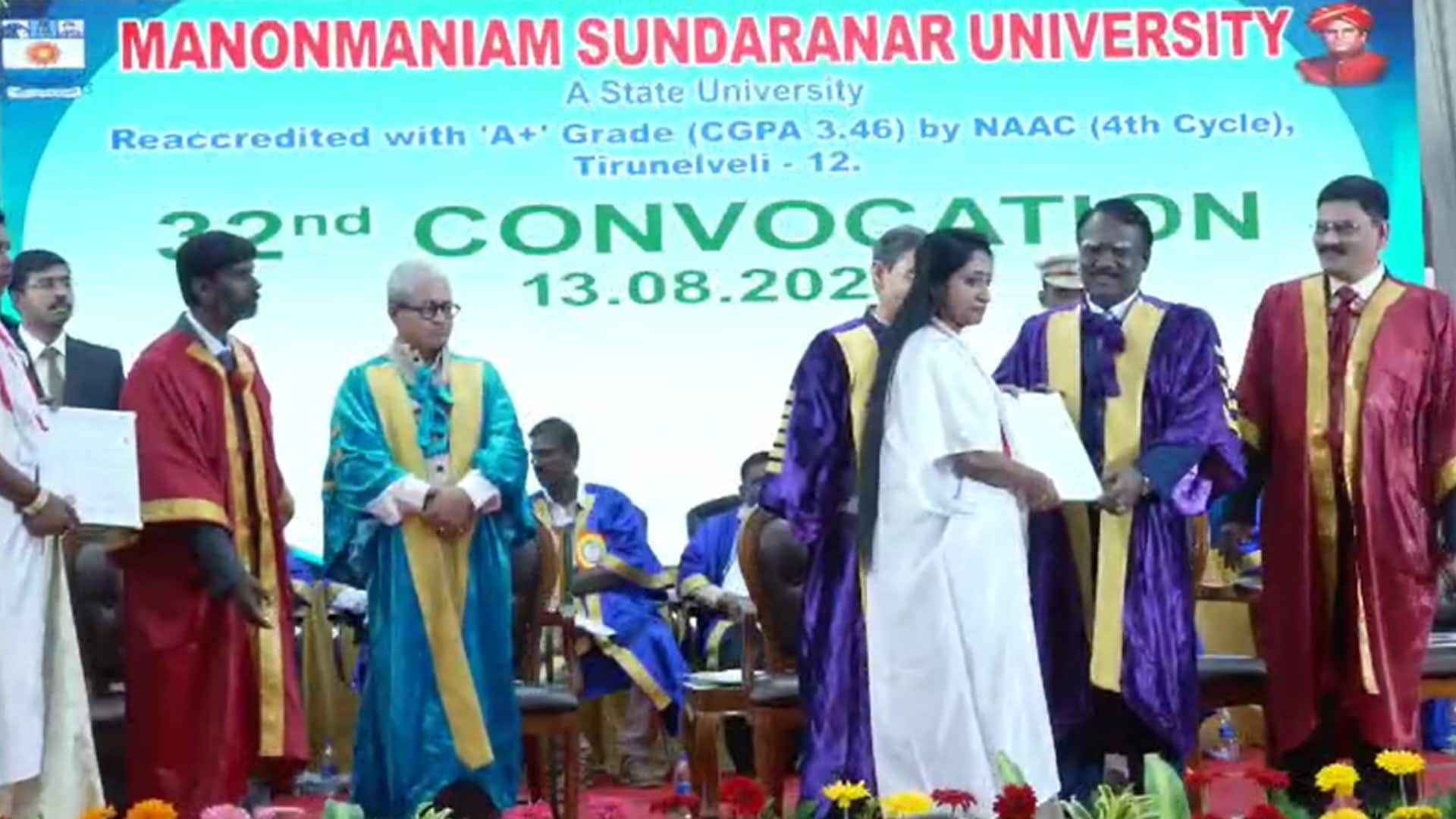 Video: Video: PhD Scholar Snubs Tamil Nadu Governor At Convocation, Walks Past Him