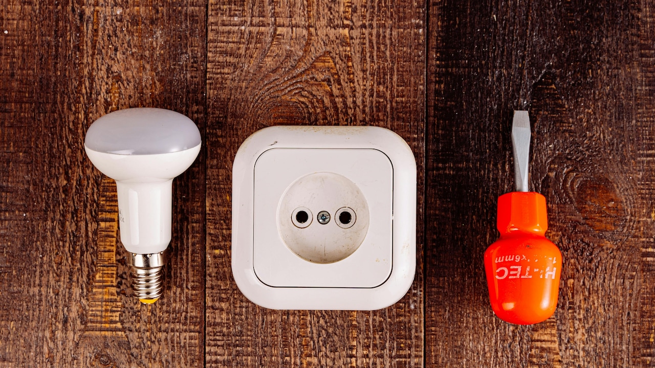 How To Set Up A Smart Plug To Make Any Appliance Voice-Controlled