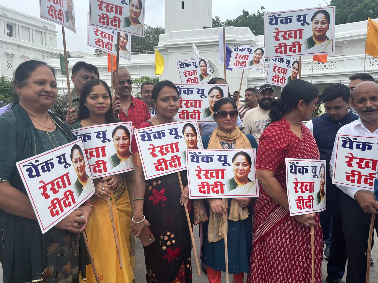 दिल्ली शिक्षा बिल पर समर्थन में विधानसभा में आए पैरेंट्स, आतिशी ने कहा यह बीजेपी के लोग