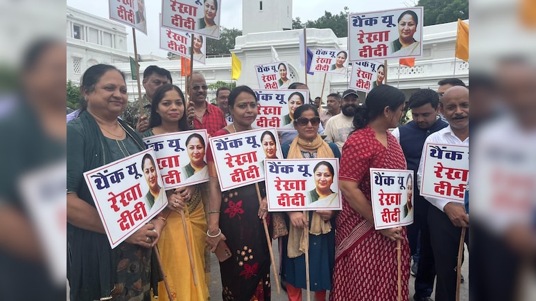 दिल्ली शिक्षा बिल पर समर्थन में विधानसभा में आए पैरेंट्स, आतिशी ने कहा यह बीजेपी के लोग दिल्ली शिक्षा बिल पर समर्थन में विधानसभा में आए पैरेंट्स, आतिशी ने कहा यह बीजेपी के लोग