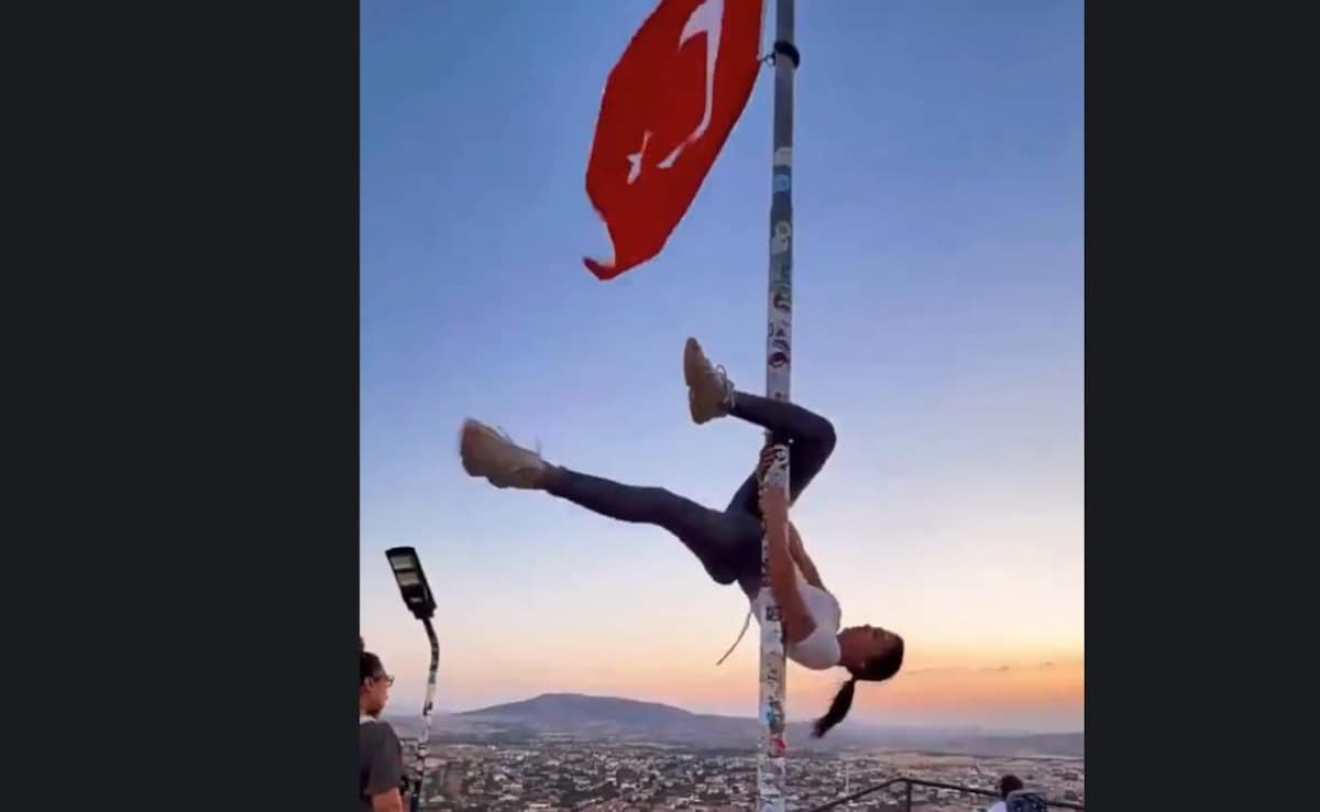 Tourist In Hot Water For Pole Dance On Turkish Flagpole