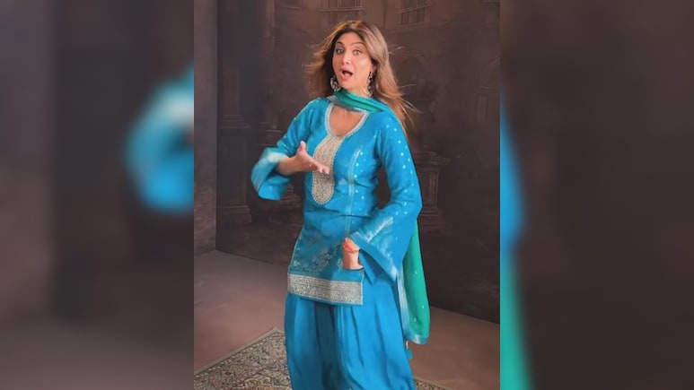 शिल्पा शेट्टी ने राजू कलाकार के 'दिल पे चलाई छुरिया' पर किया डांस, हुक स्टेप ने जीत लिया दिल- VIDEO शिल्पा शेट्टी ने राजू कलाकार के 'दिल पे चलाई छुरिया' पर किया डांस, हुक स्टेप ने जीत लिया दिल- VIDEO