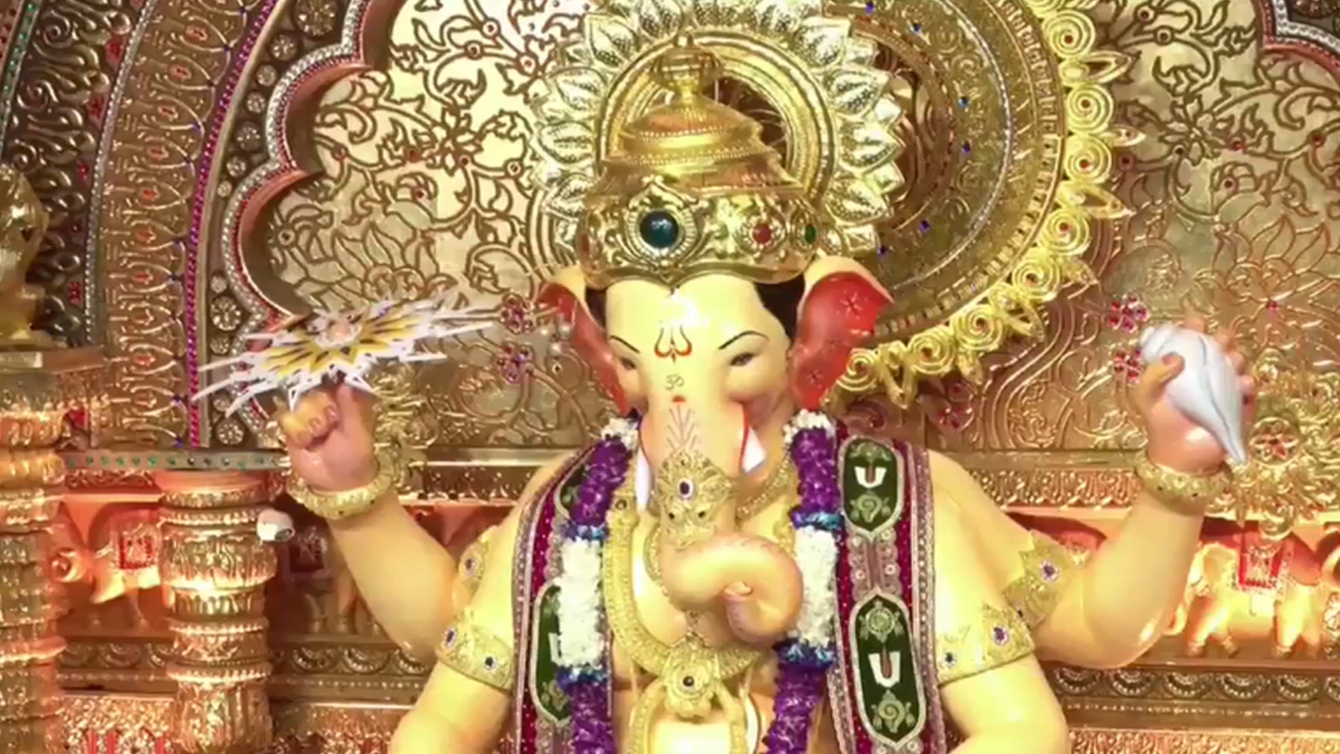Ganesh Chaturthi Fever: Mumbai's Beloved God Is Here!