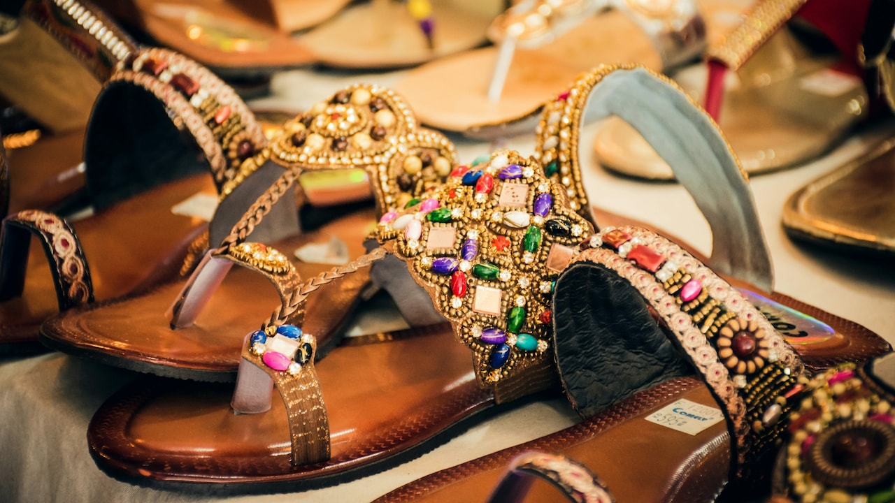 Pair kohlapuri chappals with your dhoti pants for effortlessly stylish looks