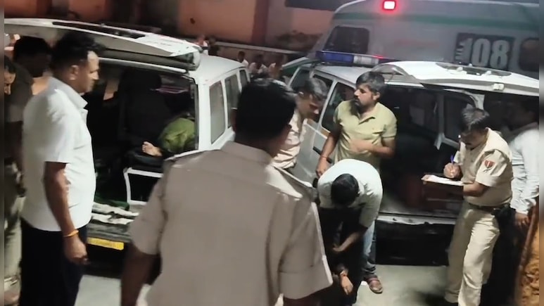 सालासर बालाजी से लौट रहे श्रद्धालुओं की पिकअप, ट्राले से टकराई, 10 की मौत सालासर बालाजी से लौट रहे श्रद्धालुओं की पिकअप, ट्राले से टकराई, 10 की मौत