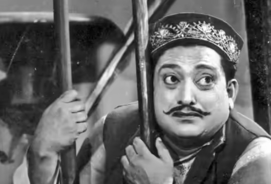 400 फिल्मों में काम करने वाला ये एक्टर 25 कमरों वाले बंगले और 7 लग्जरी कारों का बना मालिक, आखिरी दिनों में...