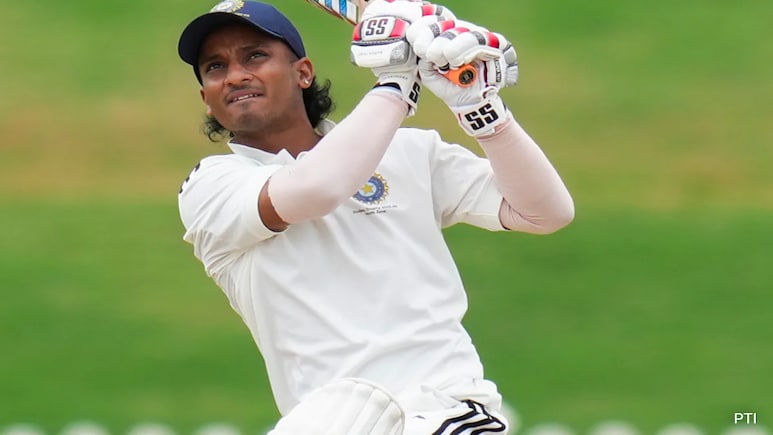 Duleep Trophy: 13 चौके, 3 छक्के...आयुष बडोनी ने ठोका दोहरा शतक, सेमीफाइनल में पहुंची नॉर्थ जोन Duleep Trophy: 13 चौके, 3 छक्के...आयुष बडोनी ने ठोका दोहरा शतक, सेमीफाइनल में पहुंची नॉर्थ जोन