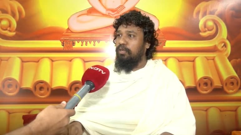 Mumbai News : "देवेंद्र फडणवीस यांच्या विरोधात जैन समाज नाराज होतोय", जैन मुनी निलेशचंद्रांचं वक्तव्य Mumbai News : "देवेंद्र फडणवीस यांच्या विरोधात जैन समाज नाराज होतोय", जैन मुनी निलेशचंद्रांचं वक्तव्य