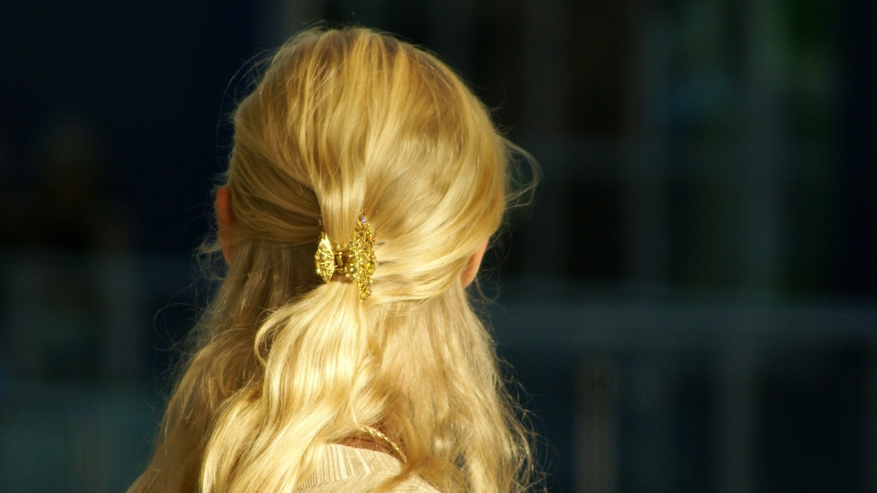 Get top hair accessories for women to express style