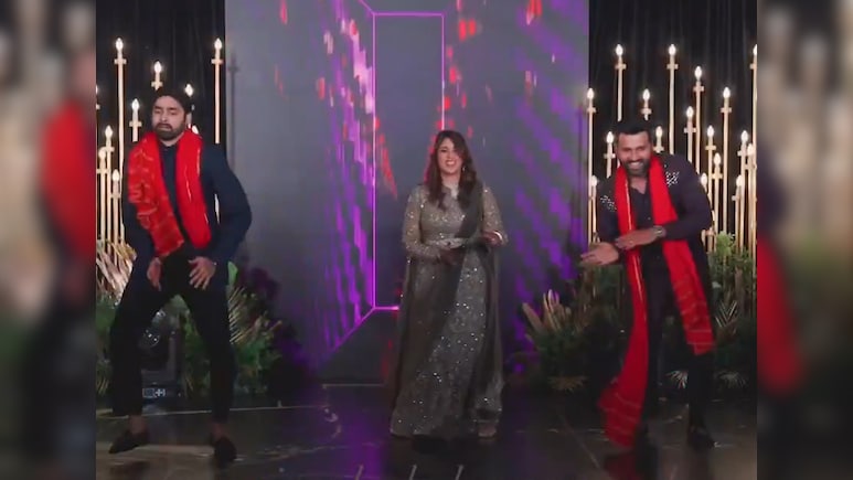 VIDEO: रोहित शर्मा ने स्टेज पर किया कमाल, ऐसा डांस मूव देख तो बॉलीवुड वाले भी हो जाएंगे हैरान VIDEO: रोहित शर्मा ने स्टेज पर किया कमाल, ऐसा डांस मूव देख तो बॉलीवुड वाले भी हो जाएंगे हैरान