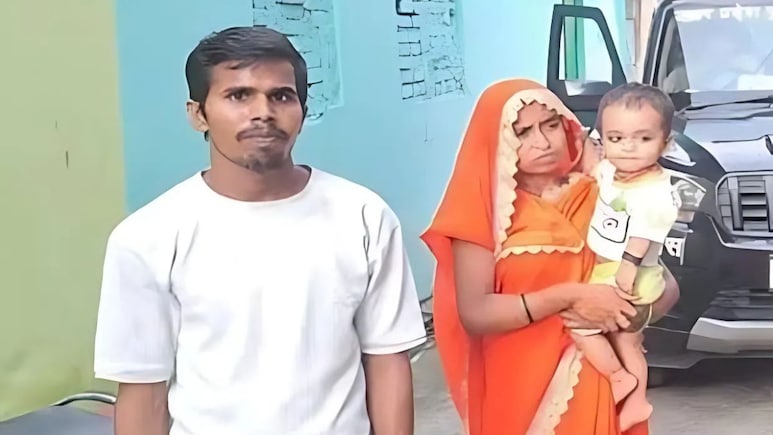 EMI थकले म्हणून बँकवाले बायकोला घेऊन गेले; खासगी बँक कर्मचाऱ्यांचा संतापजनक कृत्य EMI थकले म्हणून बँकवाले बायकोला घेऊन गेले; खासगी बँक कर्मचाऱ्यांचा संतापजनक कृत्य