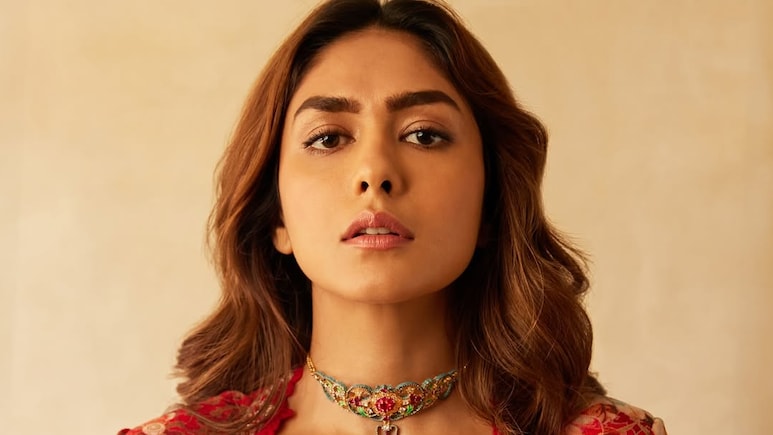 Mrunal Thakur's Trainer Sends Birthday Wishes As She Boxes Her Way To Fitness Mrunal Thakur's Trainer Sends Birthday Wishes As She Boxes Her Way To Fitness