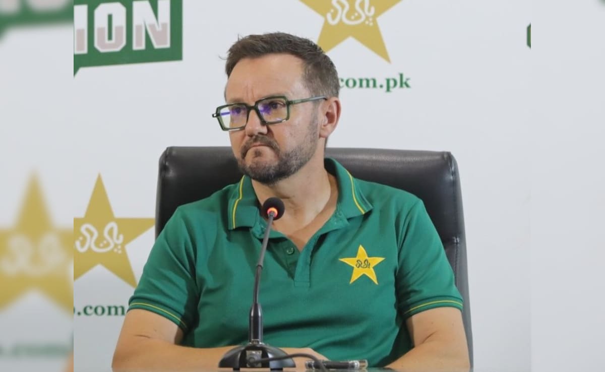 T20 World Cup 2026: बुमराह-वरुण चक्रवर्ती नहीं, इस खिलाड़ी ने छीनी जीत, पाकिस्तान कोच माइक हेसन के बयान ने मचाई खलबली