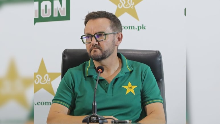 बाबर आजम को Asia Cup 2025 के लिए पाकिस्तान की टीम में क्यों नहीं मिली जगह? हेड कोच ने दिया जवाब