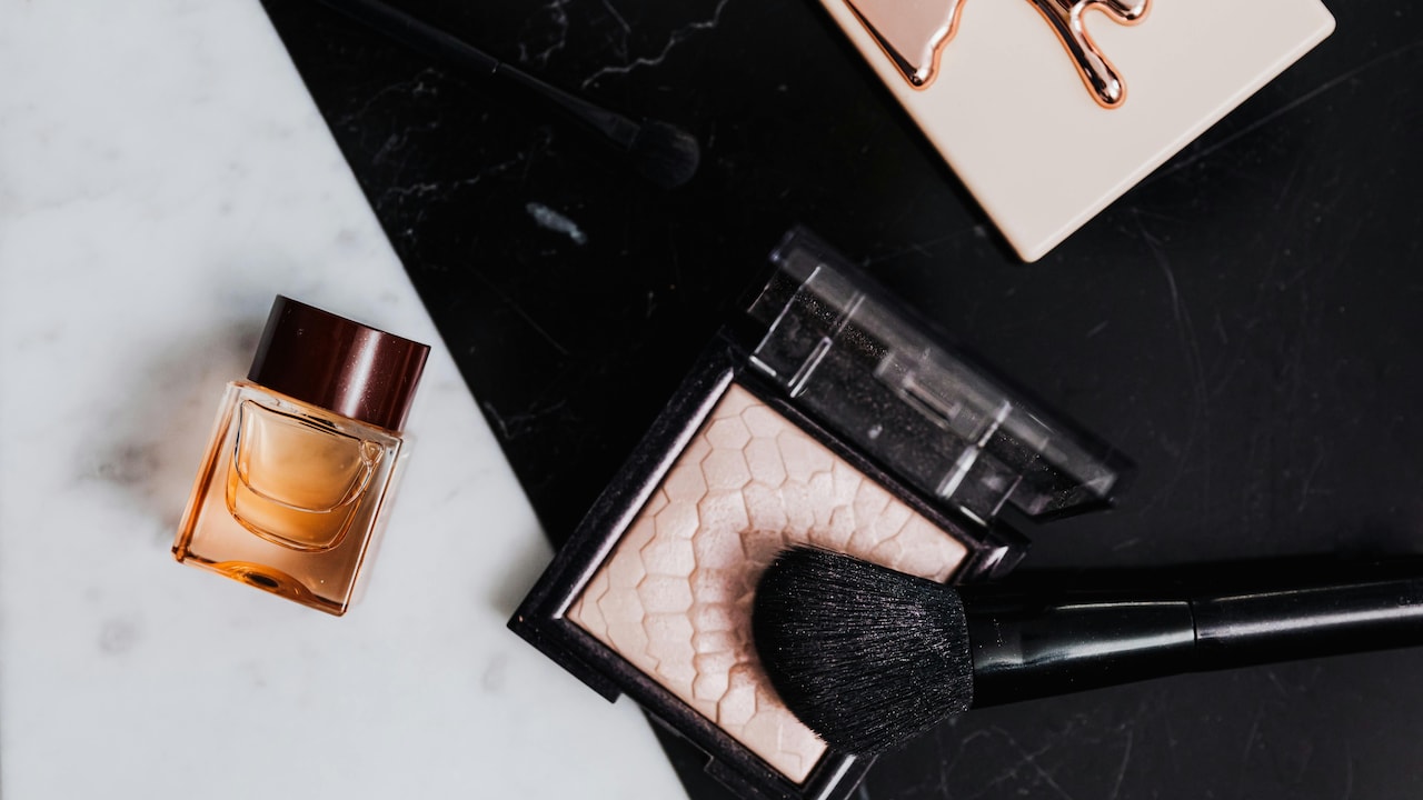 Make your skin glow with these high-end highlighters on Myntra; Photo Credit: Pexels