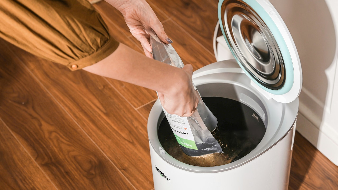 10 Ways Smart Dust Bins Make Cleaning Easy In Compact Apartments