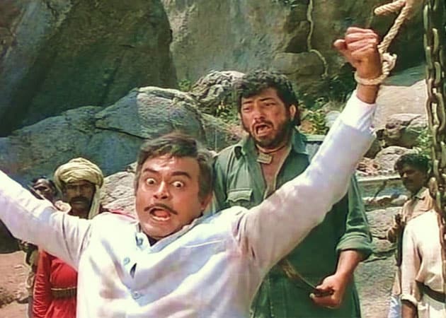 <i>Sholay</i> Climax Was Changed Due To Emergency, Reveals Farhan Akhtar