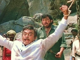 <i>Sholay</i> Climax Was Changed Due To Emergency, Reveals Farhan Akhtar