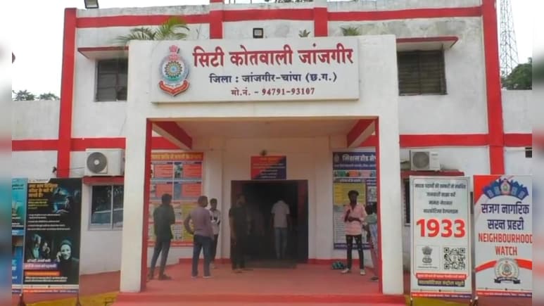 CG News: होटल में नाश्ता करने पहुंचा युवक, अचानक हुई मौत, CCTV में कैद हुई घटना CG News: होटल में नाश्ता करने पहुंचा युवक, अचानक हुई मौत, CCTV में कैद हुई घटना