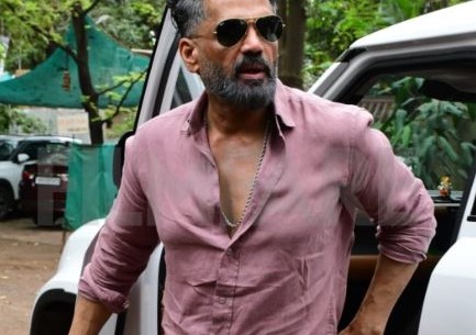 Suniel Shetty Loses Cool At Bhopal's Mimicry Artist In A Viral Video, Calls It "<i>Ghatiya</i>"