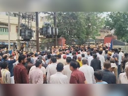 उदयपुर: थाने में पूछताछ के दौरान ज्वेलरी व्यापारी की मौत, भारी बवाल के बाद 4 पुलिसकर्मियों पर गिरी राज उदयपुर: थाने में पूछताछ के दौरान ज्वेलरी व्यापारी की मौत, भारी बवाल के बाद 4 पुलिसकर्मियों पर गिरी राज