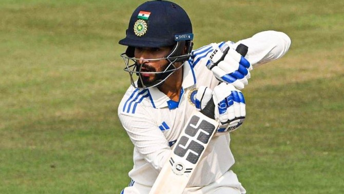 Duleep Trophy: रजत पाटीदार ने ठोका वापसी का जोरदार दावा, पहले दिन वनडे स्टाइल में जड़ा शतक