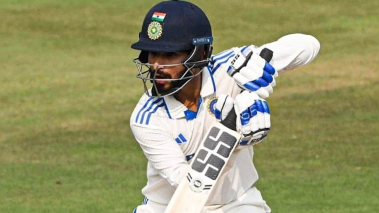 Duleep Trophy: रजत पाटीदार ने ठोका वापसी का जोरदार दावा, पहले दिन वनडे स्टाइल में जड़ा शतक