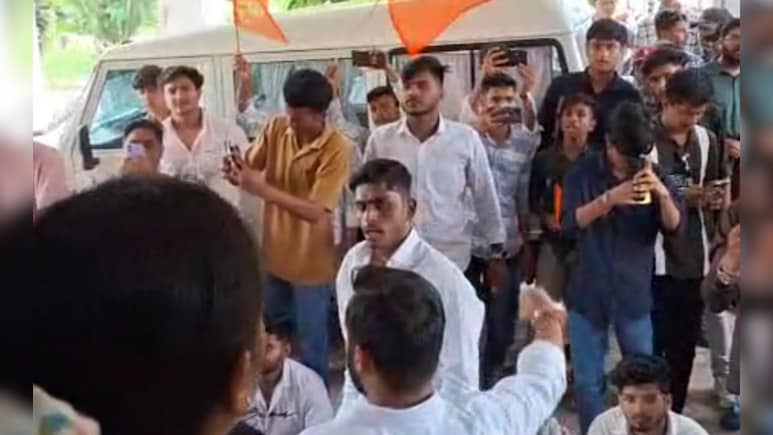 "देर रात को मैसेज करता और फोटो-वीडियो भेजता है अतिथि शिक्षक..." महिला प्राध्यापक और छात्रा ने लगाए गंभीर आरो "देर रात को मैसेज करता और फोटो-वीडियो भेजता है अतिथि शिक्षक..." महिला प्राध्यापक और छात्रा ने लगाए गंभीर आरो