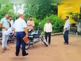 SDM की दबंगई! भील समाज धरने पर बैठा, लोगे बोले- अधिकारी ने की गाली-गलौज और मारे थप्पड़ SDM की दबंगई! भील समाज धरने पर बैठा, लोगे बोले- अधिकारी ने की गाली-गलौज और मारे थप्पड़