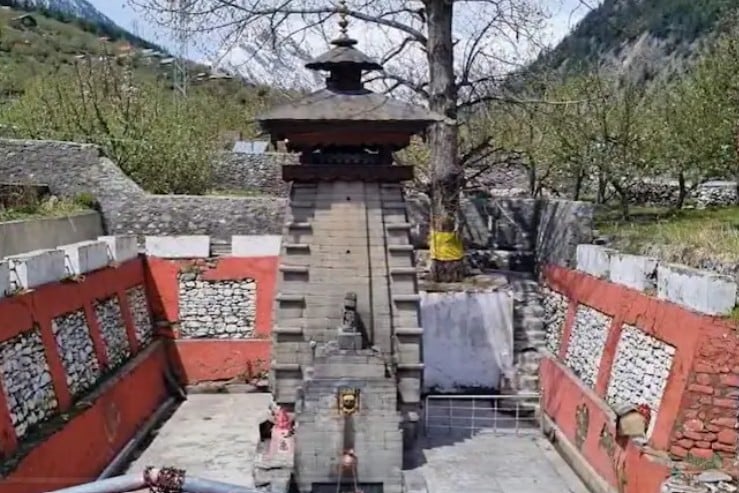 अंग्रेज फोटोग्राफर सैमुअल ब्राउन ने 1869 में कल्प केदार समेत तीन मंदिरों की श्रृंखला के फ़ोटो खींचे थे. अंग्रेज फोटोग्राफर सैमुअल ब्राउन ने 1869 में कल्प केदार समेत तीन मंदिरों की श्रृंखला के फ़ोटो खींचे थे.