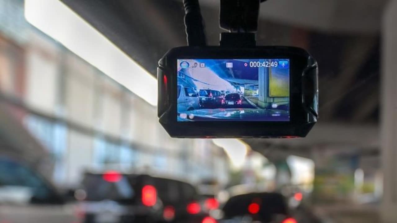 Upgrade Your Driving Safety With Top Dashcams under ₹10,000 From Blaupunkt, Qubo To Lifelong.