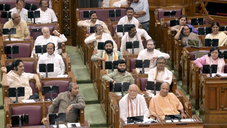 'सूरदास आंख का ऑपरेशन कर रहे हैं...' यूपी विधानसभा में सपा नेता ने लगाए ऊर्जा मंत्री पर आरोप, तीखी नोंकझोंक 'सूरदास आंख का ऑपरेशन कर रहे हैं...' यूपी विधानसभा में सपा नेता ने लगाए ऊर्जा मंत्री पर आरोप, तीखी नोंकझोंक