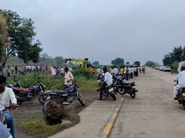 Jalna Accident:  रुग्णाला घेऊन जाणारी कार विहिरीत कोसळली, गाडीत 4-5 जण असल्याची शक्यता Jalna Accident:  रुग्णाला घेऊन जाणारी कार विहिरीत कोसळली, गाडीत 4-5 जण असल्याची शक्यता