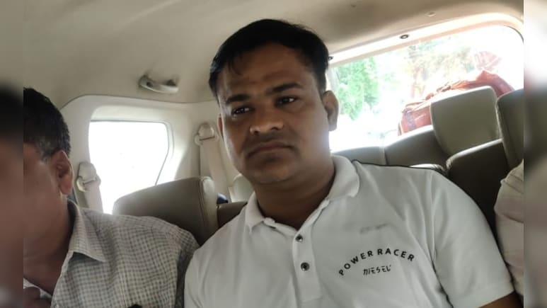 लोकायुक्त ने JE को 10 हजार की रिश्वत लेते रंगेहाथ दबोचा, बिजली कनेक्शन लगाने के बदले मांगी थी घूस लोकायुक्त ने JE को 10 हजार की रिश्वत लेते रंगेहाथ दबोचा, बिजली कनेक्शन लगाने के बदले मांगी थी घूस