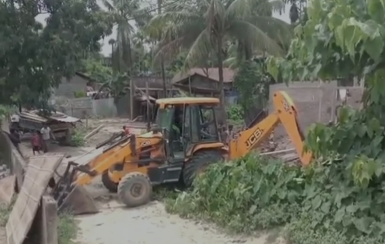 In Assam, Encroachers Use Bulldozers On Own Homes Before Eviction Drive