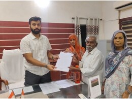 Rajasthan: सिरोही में दाऊद खान के पुश्तैनी मकान पर कब्जा, SDM के पास पहुंची बेटी Rajasthan: सिरोही में दाऊद खान के पुश्तैनी मकान पर कब्जा, SDM के पास पहुंची बेटी