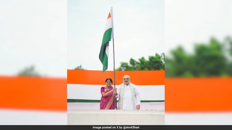 Amit Shah Hoists Tricolour Flag, Calls 'Har Ghar Tiranga' A Unifying Thread Amit Shah Hoists Tricolour Flag, Calls 'Har Ghar Tiranga' A Unifying Thread