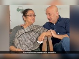अनुपम खेर ने मां के साथ दिल छूने वाला वीडियो किया शेयर, फैंस हुए भावुक अनुपम खेर ने मां के साथ दिल छूने वाला वीडियो किया शेयर, फैंस हुए भावुक