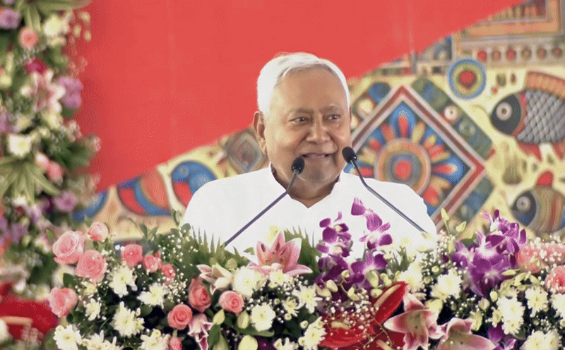 सीएम नीतीश ने किया 'नमन' तो पीएम मोदी ने मंच से सूद समेत लौटा दी तारीफ