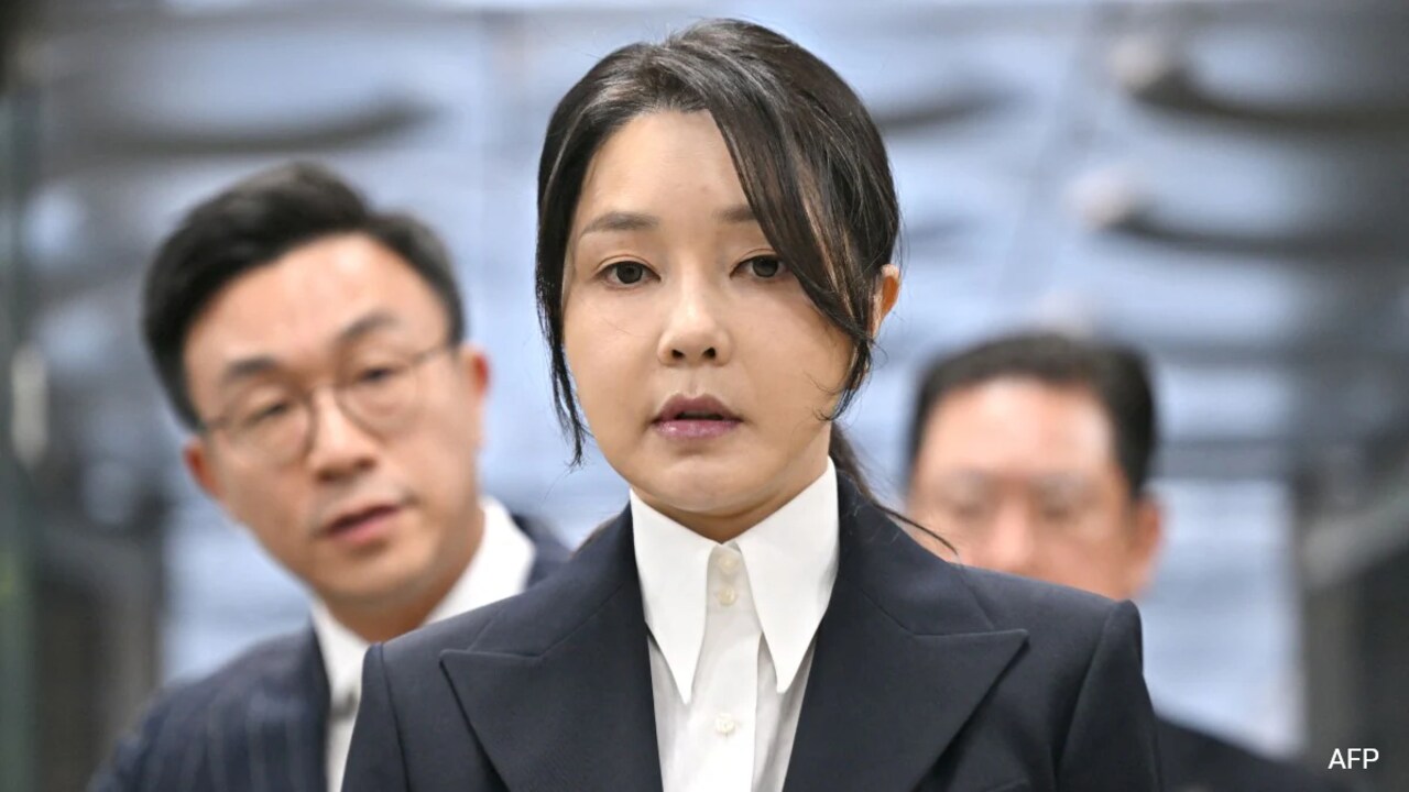 South Korea's Ex-First Lady Jailed For 7 Years In Jobs-For-Gifts Case