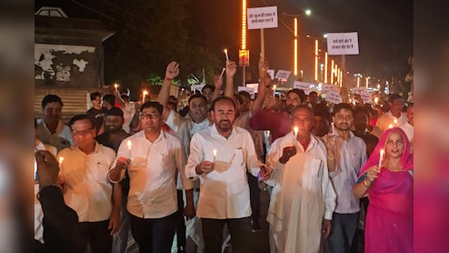 Rajasthan: कैंडल मार्च निकाल रहे थे कांग्रेसी नेता, गुटबाजी हो गई उजागर! नाराज प्रभारी बीच कार्यक्रम से ही लौटे