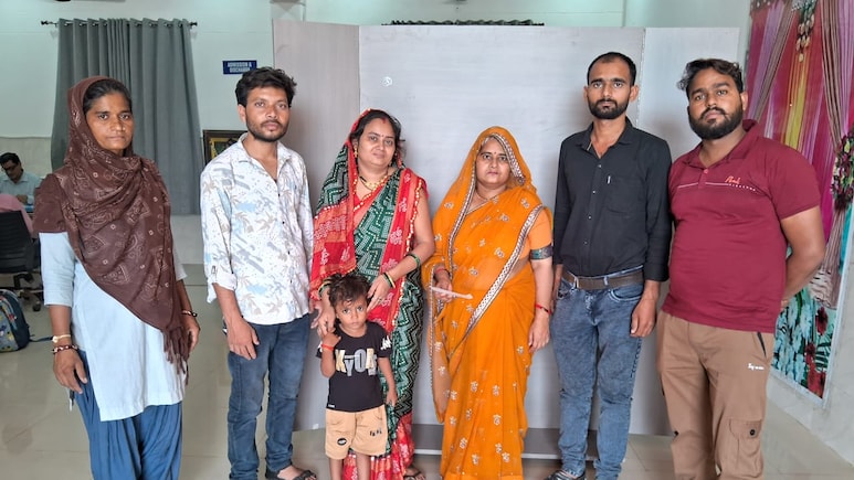 17 साल बाद मिली मां तो फूट-फूटकर रो पड़े बच्चे, आपको भी रुला देगी रजनी देवी के बिछड़ने और फिर मिलने की कहानी