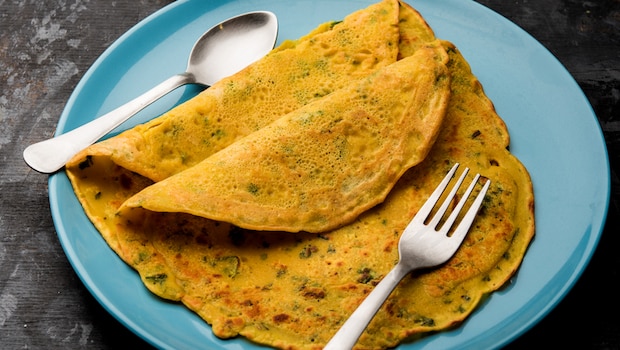 Besan Vs. Oats Cheela: Which Is Better For Your Weight Loss Journey