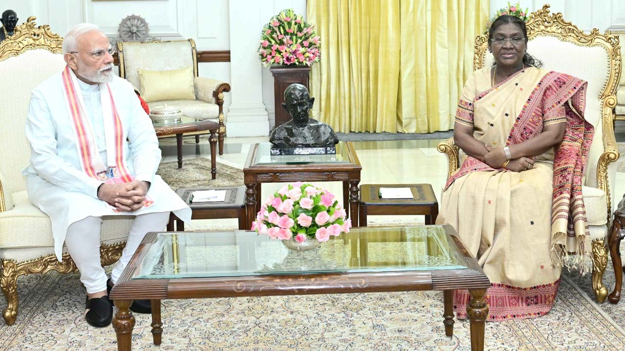 PM Modi Meets President Murmu Amid Parliament Disruptions