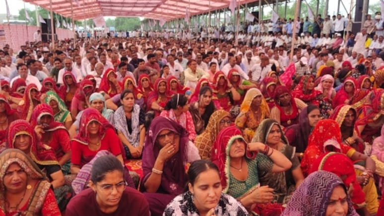 सीकर मास्टर प्लान 2041 में उजड़ जाएंगे लाखों लोग! विरोध में 50 से ज़्यादा गांवों के लोग पहुंचे सीकर सीकर मास्टर प्लान 2041 में उजड़ जाएंगे लाखों लोग! विरोध में 50 से ज़्यादा गांवों के लोग पहुंचे सीकर