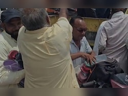MLA Holds &lt;i&gt;&#039;Chappal&#039;&lt;/i&gt; Protest In Rajasthan, Some Carry Away Footwear In Sacks