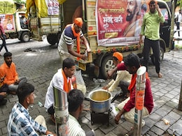 Bathing, Cooking, Dancing: Maratha Protesters Turn Mumbai's Heritage Zone Into Campsite Bathing, Cooking, Dancing: Maratha Protesters Turn Mumbai's Heritage Zone Into Campsite