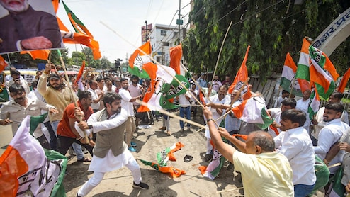राहुल की रैली में PM मोदी के अपमान पर पटना में घमासान, BJP-कांग्रेस वर्कर्स में 'झंडों-डंडों' से युद्ध