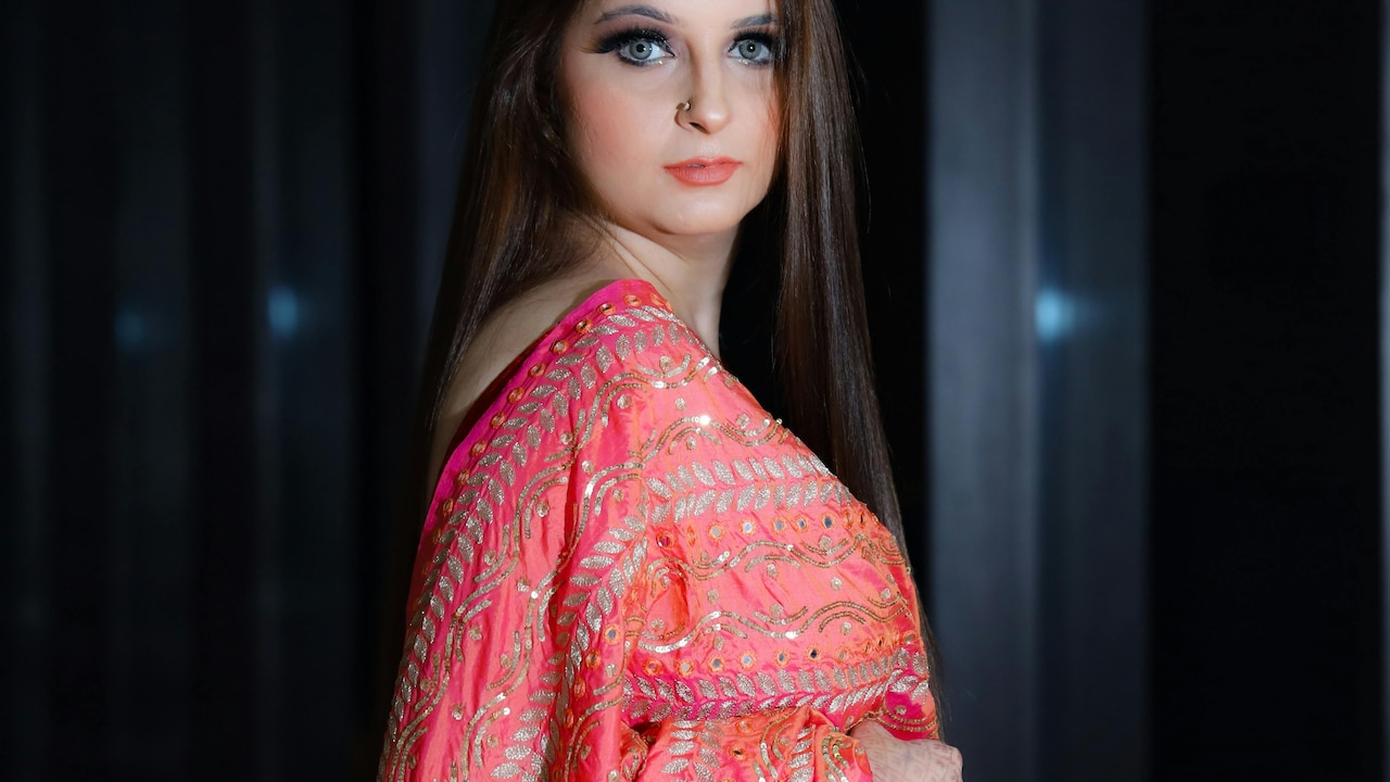 How To Wear A Net Saree Without Tangling Or Snagging It
